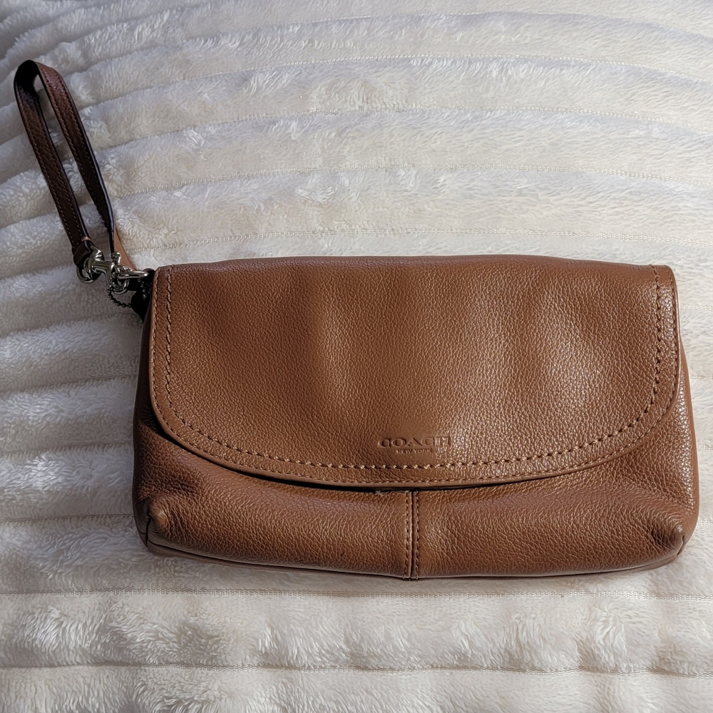 Coach Kristin Beige Patent Leather Clutch